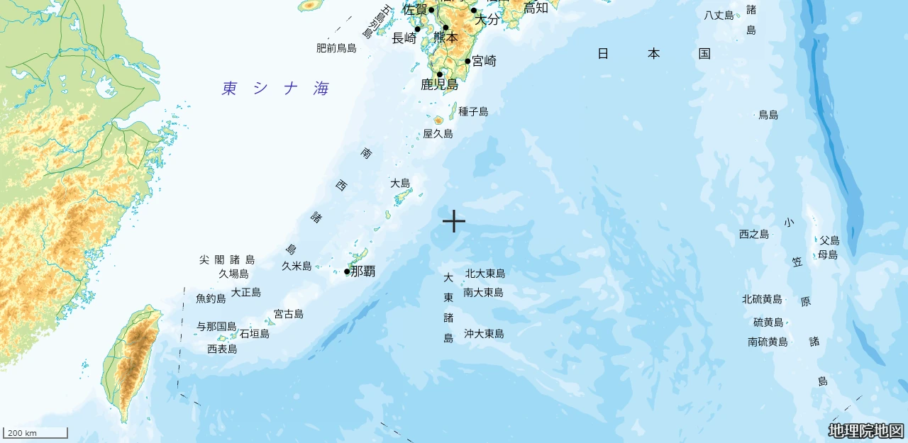 琉球列島と周辺の海の深さを示す地図